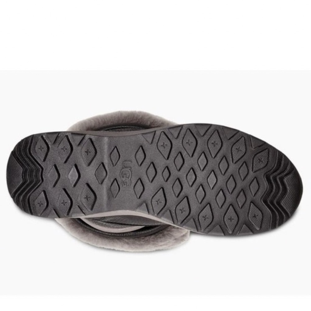 UGG - Adirondack Boot Tall III - 1095142 - Picture 6 of 15